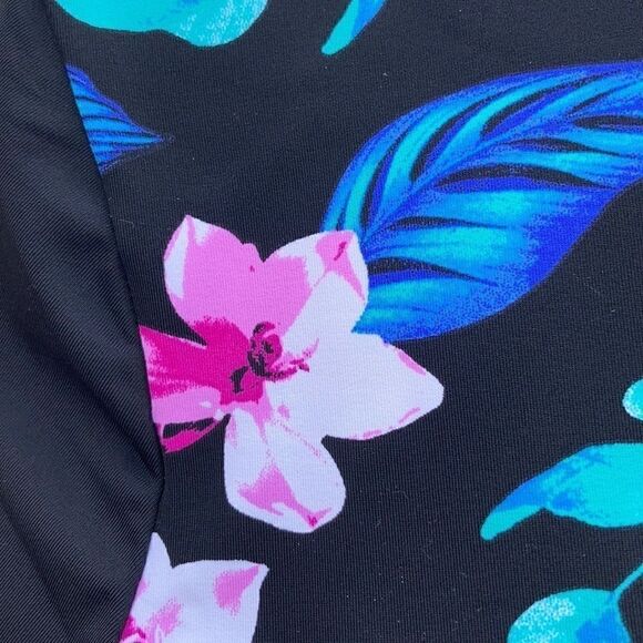 Land’s End Rash Guard blue multi top XS Tall - Picture 2 of 8